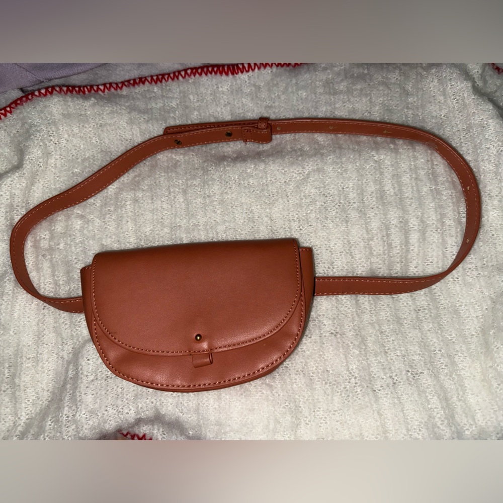 American Eagle Outfitters Tan Saddle Crossbody Belt Bag